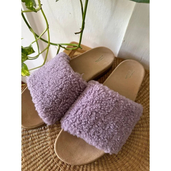 Stars Above Women’s size 10 pink fuzzy slippers - Picture 2 of 8